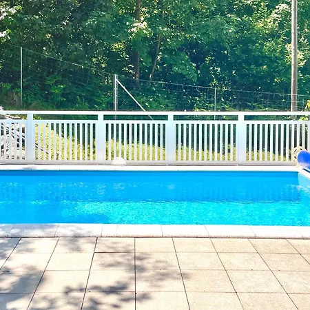 Velden Pool Apartmán *